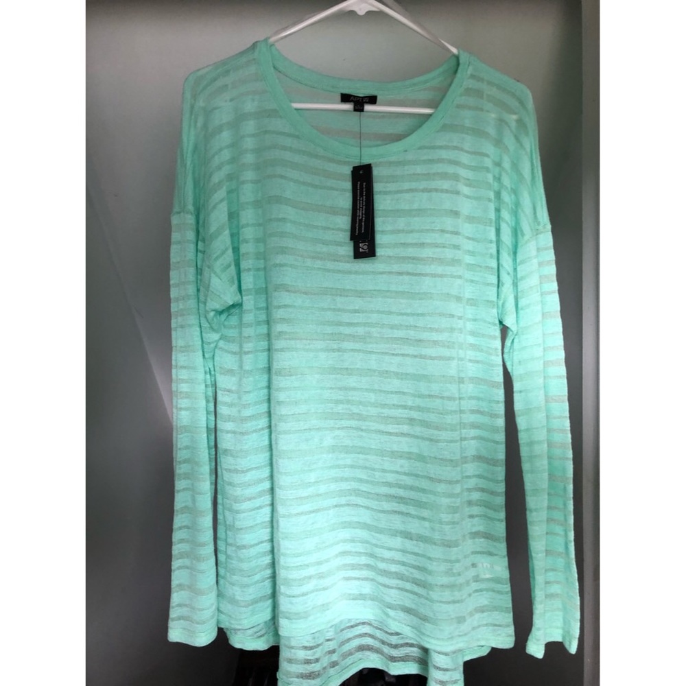 NWT Apt 9 Lightweight Top